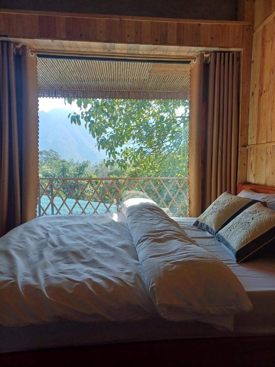 Hill House * Mai Chau